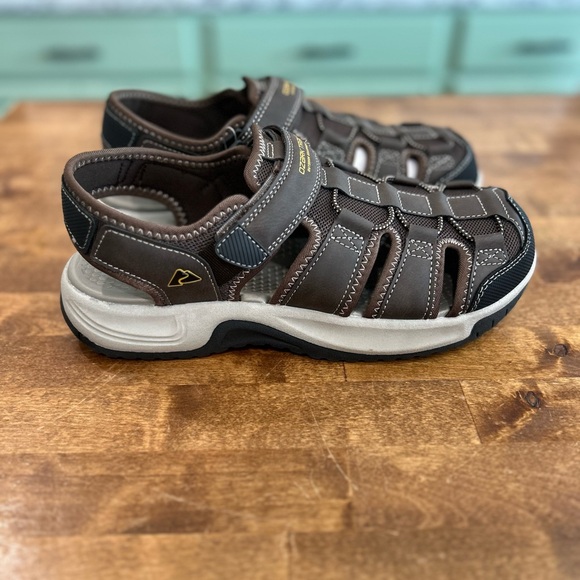 Ozark Trail Brown and Black Men's Sandals - Picture 4 of 8